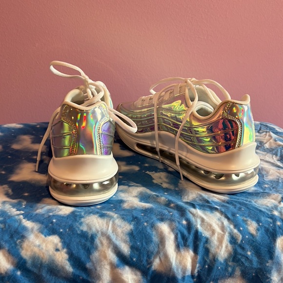 Berness holographic sneakers - Picture 3 of 6